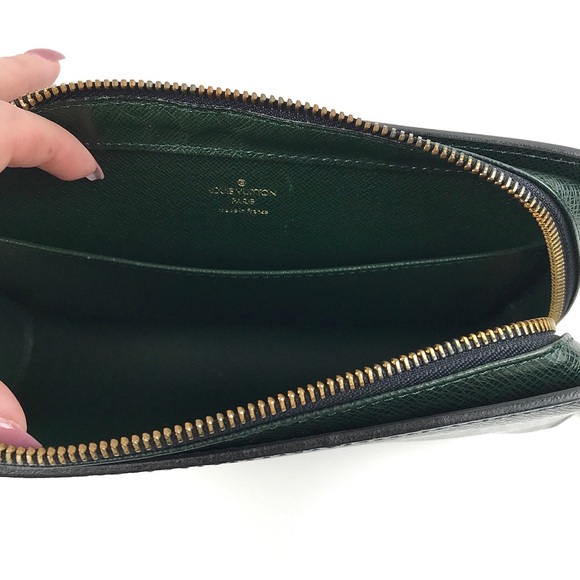 {Louis Vuitton} Epicea Taiga Leather Baikal Bag - Picture 6 of 8